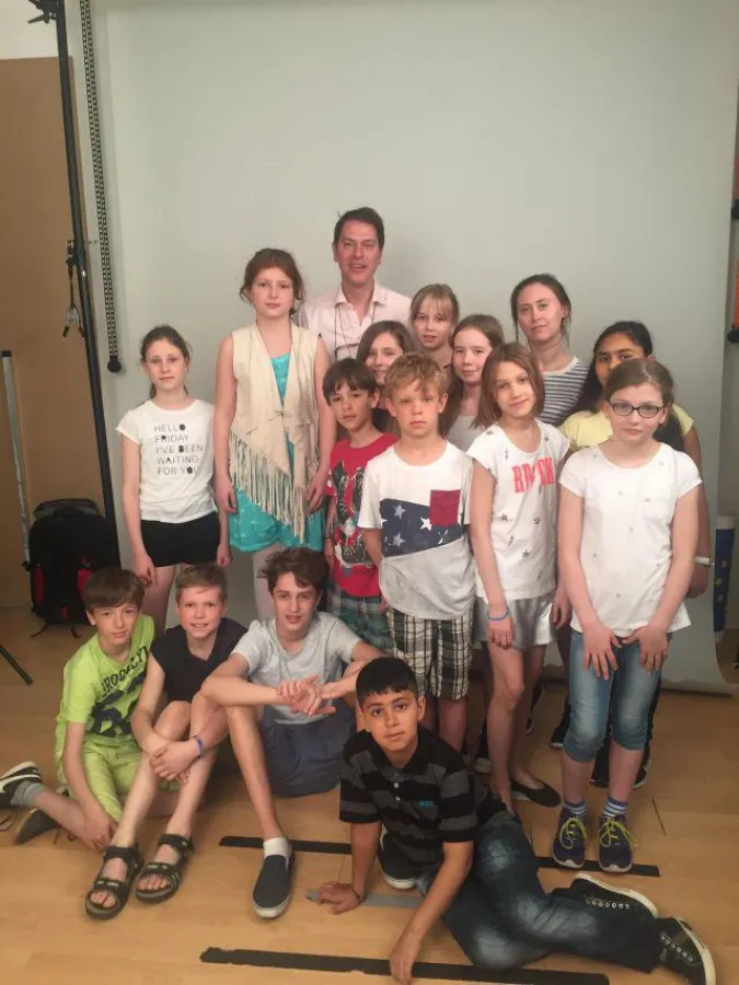 16 Schüler der Berliner Ruppin-Grundschule lernten von Stefan M. Rother die Grundlagen derFotografie