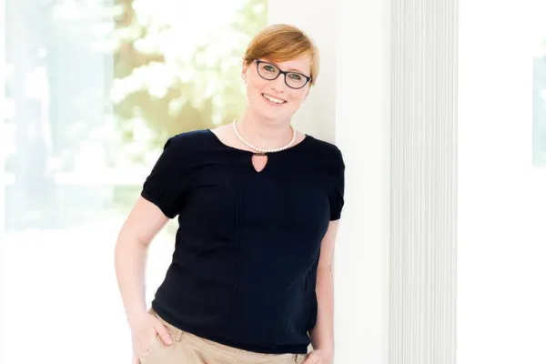Bild: Dr. Angela Graf mit Wissenschaftspreis Medizinprodukterecht ausgezeichnet