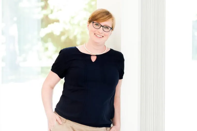 Bild: Dr. Angela Graf mit Wissenschaftspreis Medizinprodukterecht ausgezeichnet