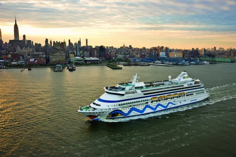 Bild: AIDAaura besucht New York zum 400. Geburtstag