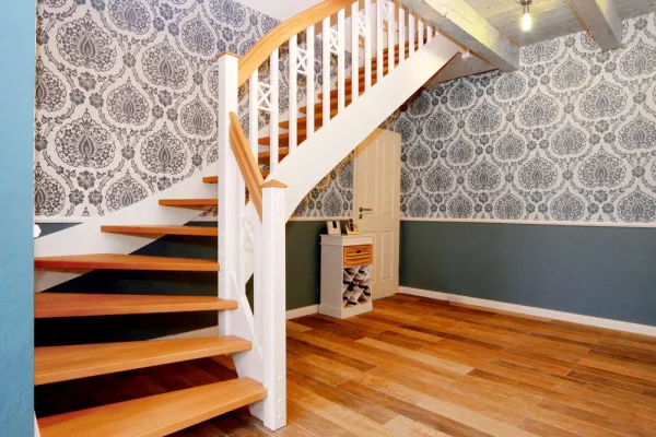 Bild: Sichere Treppe im modernen Landhausstil