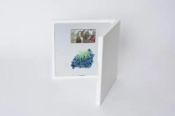 Style-by-Weil: Speisekarten mit integriertem Videomodul Bild: Style-by-Weil: Speisekarten mit integriertem Videomodul