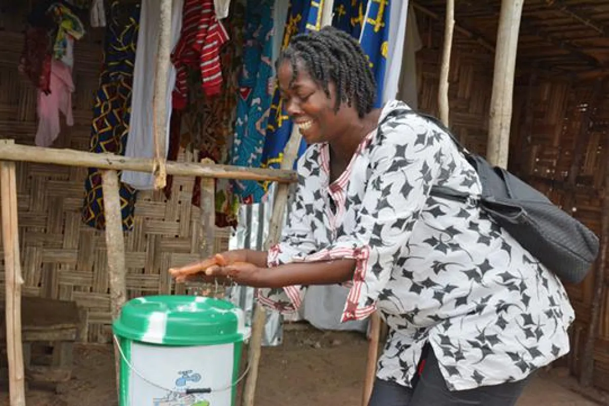 Händedesinfektion beugt Ansteckung vor_Foto_Klemes Ochel