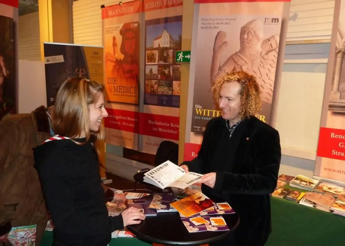 Am Messestand informierten sich Besucher über die bevorstehenden Mannheimer Ausstellungsprojekte.