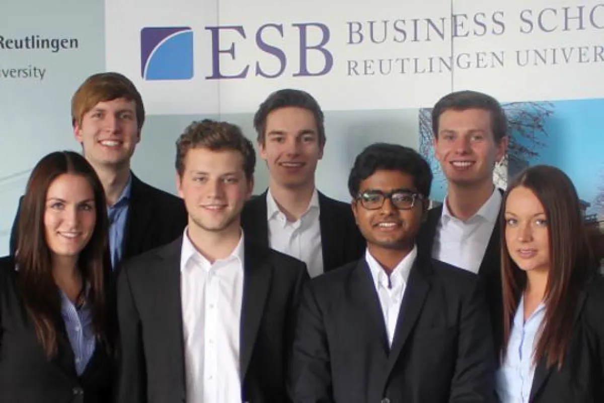 Studierende der ESB Business School lösen in Kooperation mit der Daimler AG reale Problemstellungen