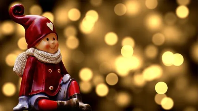 Bild: Weihnachtsmarkt mit Adventskranz-Verkauf in Lankwitz