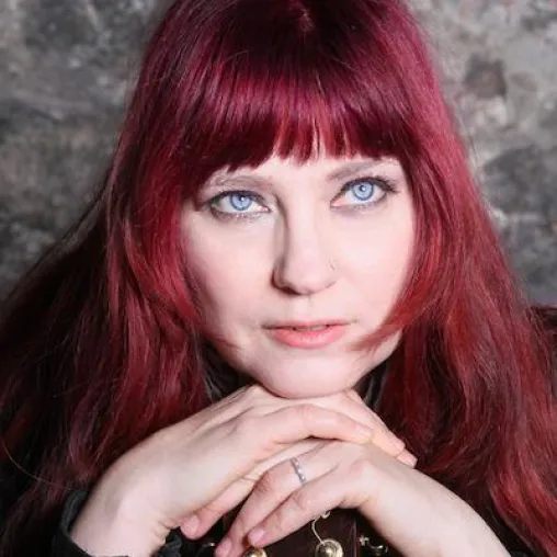 Singer-Songwriter Tabitha Elkins Announces New CD “Upside Down World” Set to Release this May Bild: Singer-Songwriter Tabitha Elkins Announces New CD “Upside Down World” Set to Release this May