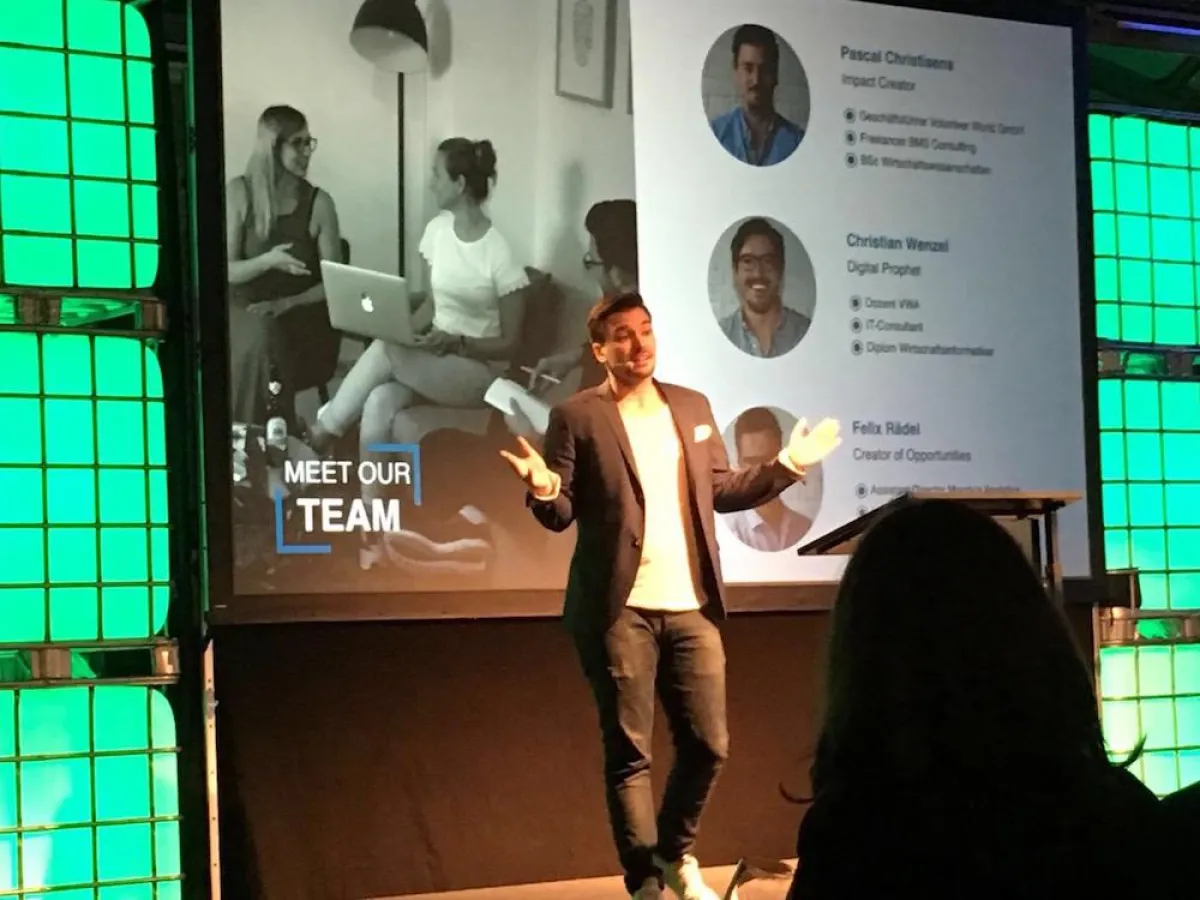 Volunteer World setzte sich vor 900 Zuschauern gegen 3 weitere Start-ups erfolgreich durch