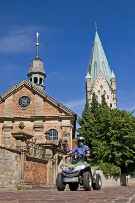 Bild: Die etwas andere Erstsemestlerbegrüßung: Erkunde deine neue Unistadt auf dem Quad