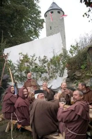 Bild: Burgspektakel im Naturpark Frankenwal - Das kleine Lichtenberg wird im mittelalterlichen Gewand ganz groß