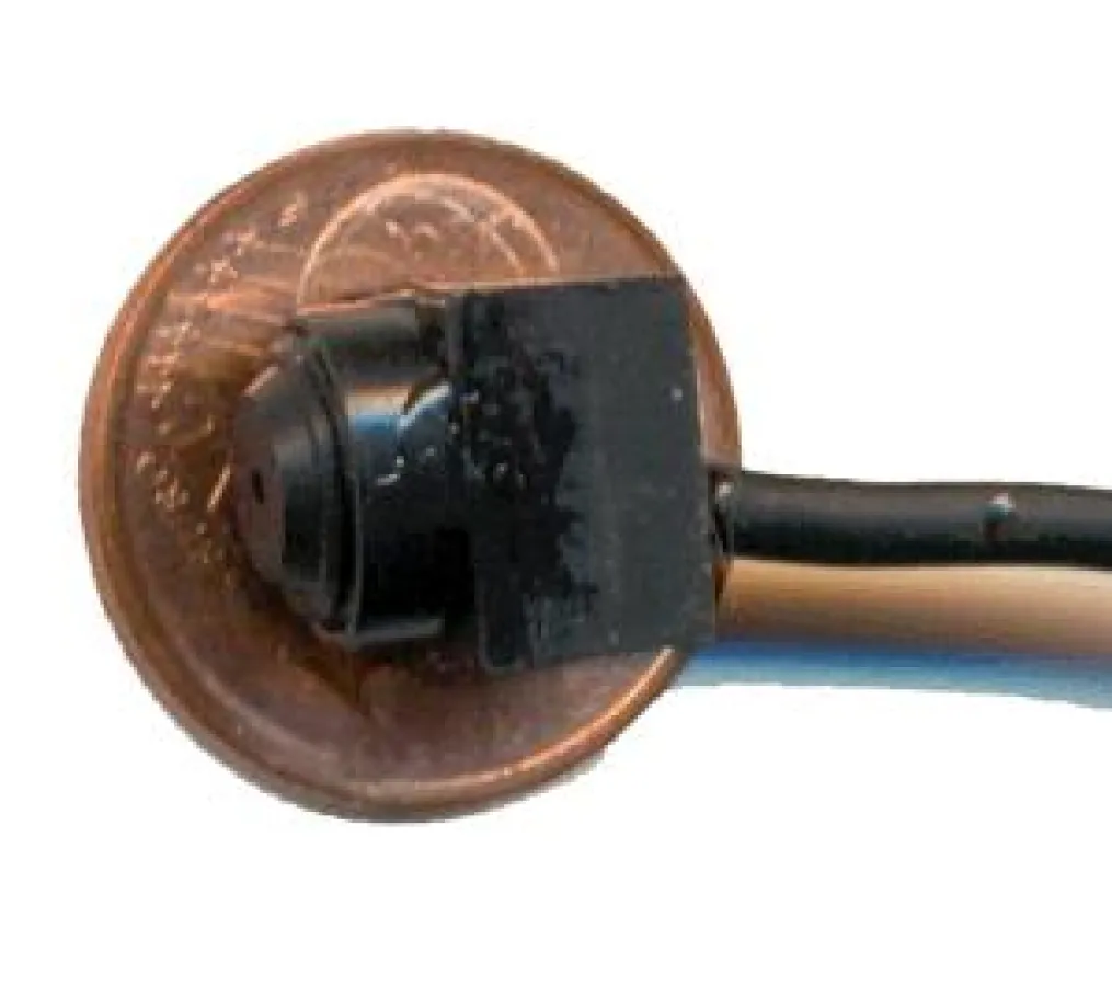 Miniatur-Kamera ist kleiner als ein 5 Cents Stück.