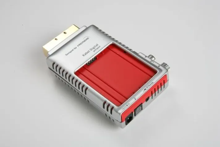 Bild: TechnoTrend auf der ANGA Cable 2006 in Halle 12.2, Stand H 16 - TT SCART-TV® C102: Pay-TV-Receiver im Miniformat