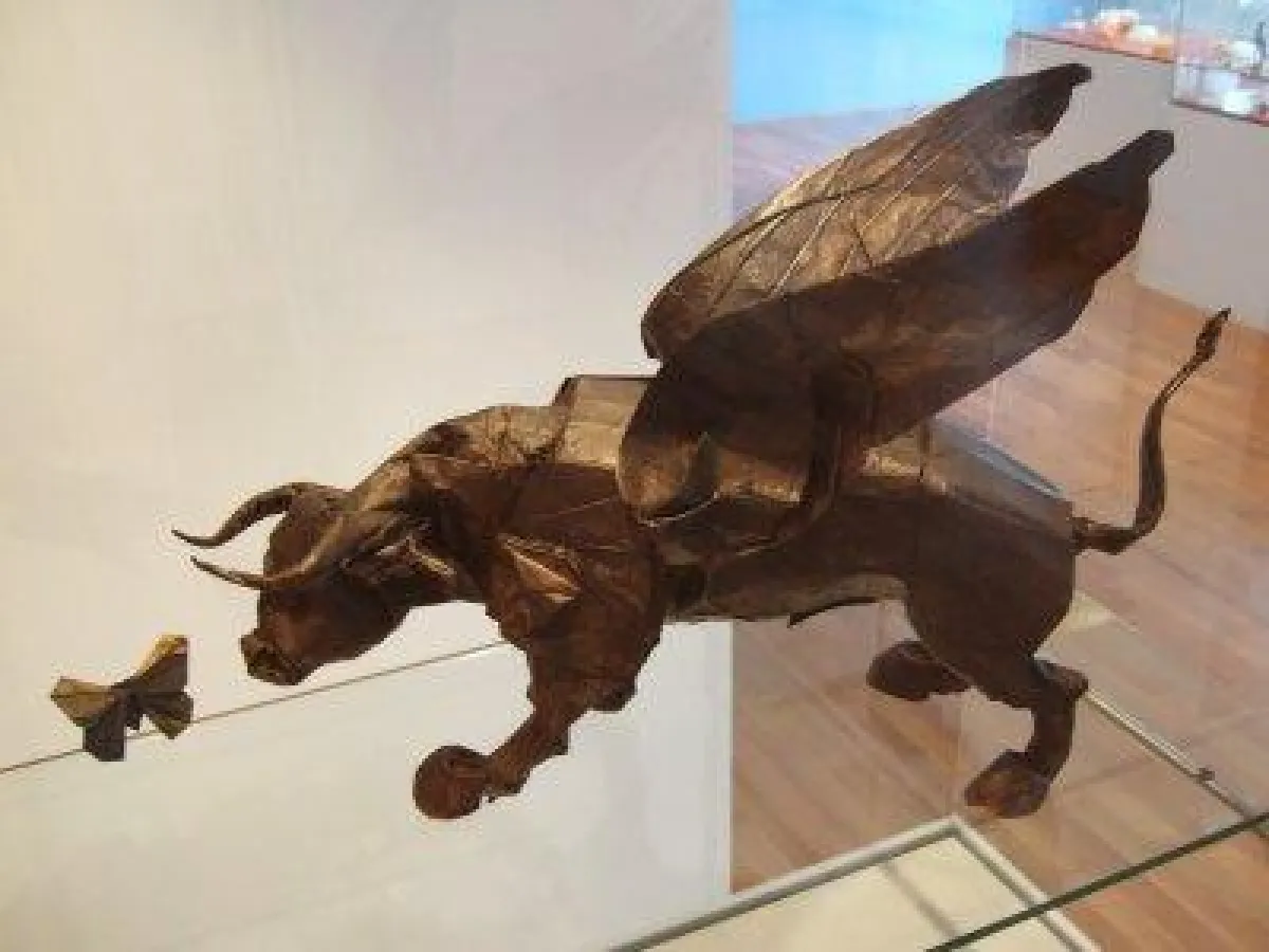 Flying Bull von Eric Joisel (Foto: Andreas Bauer, www.origami-kunst.de)