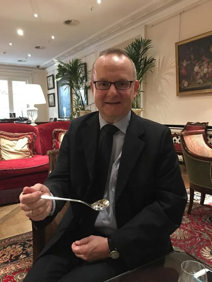 Hans-Georg Drape mit Olivenlöffel