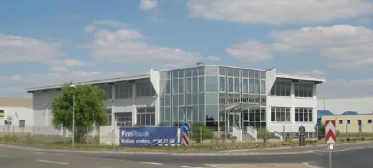 Bild: AENGEVELT vermittelt komplette Liegenschaft mit rd. 1.400 m² Gewerbefläche in der Region Leipzig