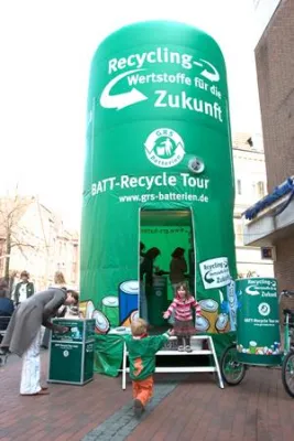Bild: Eine Reise für die Umwelt mit vier Riesenbatterien - BATT-Recycle Tour 2008 von GRS Batterien startet