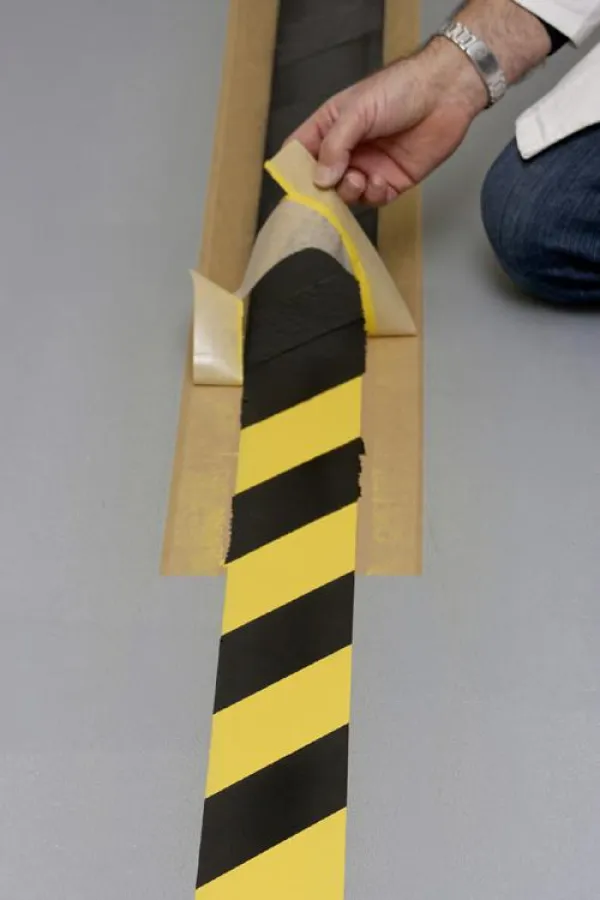 Applizieren leicht gemacht mit Schraffurband und Jansen-Markierungsfarben.