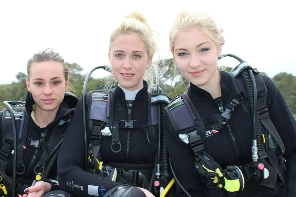 Daniela 'Sekulic, Maja Simon und Elisa Kolditz für die East Coast Divers im Einsatz