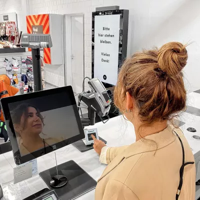 Bild: Digital Signage aus Hamburg St. Pauli: Kundenaufrufsysteme senken die gefühlte Wartezeit