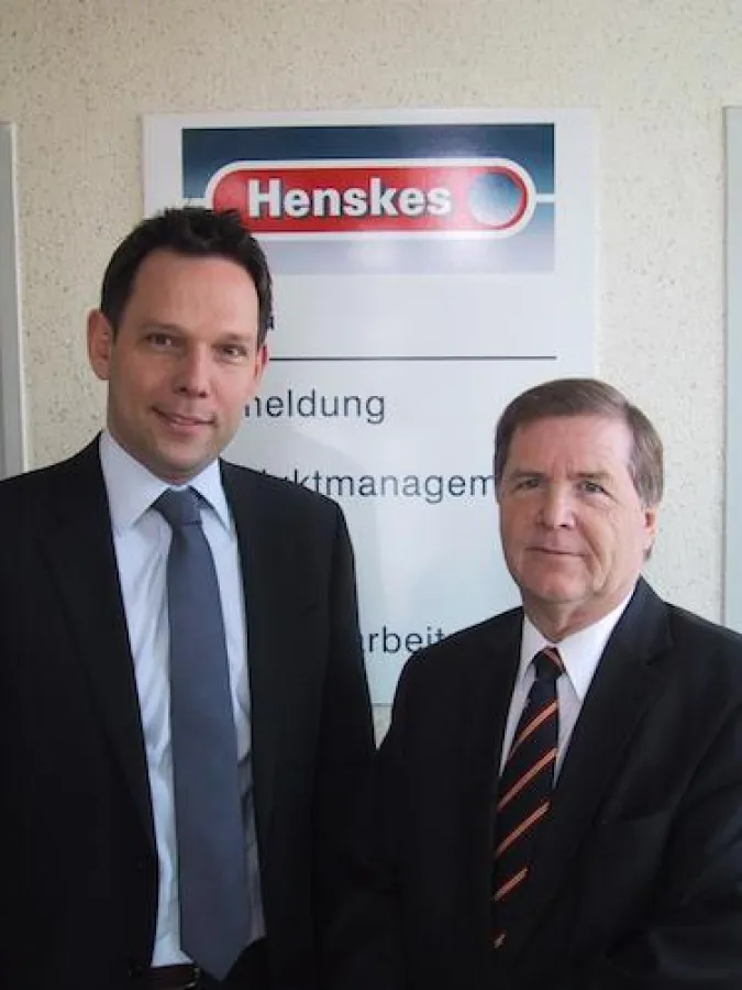 Frank Bleicher (links) und Gangolf Kaiser (rechts), Geschäftsführer von Henskes Electronics