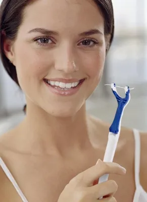 Bild: Cleandent, der Zahnseidehalter. Weltneuheit mit Swiss Quality – die neue Generation der Zahnpflege