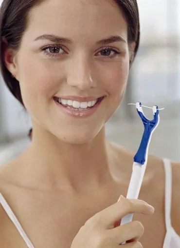 Cleandent, der Zahnseidehalter. Weltneuheit mit Swiss Quality – die neue Generation der Zahnpflege Bild: Cleandent, der Zahnseidehalter. Weltneuheit mit Swiss Quality – die neue Generation der Zahnpflege