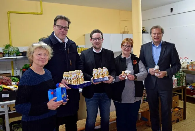 Bild: BFS Baur Fulfillment Solutions und NICI füllen Geschenktüten für die Burgkunstadter Tafel