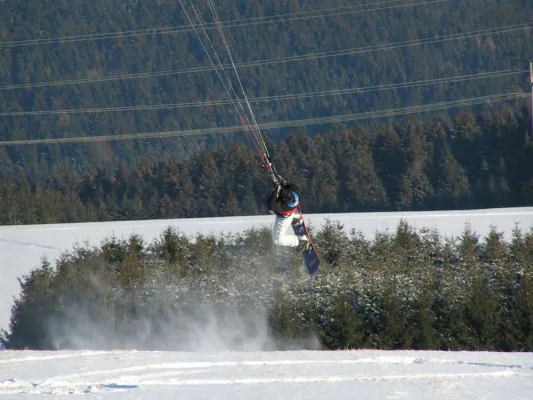 Bild: Snowkiten im Naturpark Frankenwald – Wochenend-Geheimtipp um die Ecke