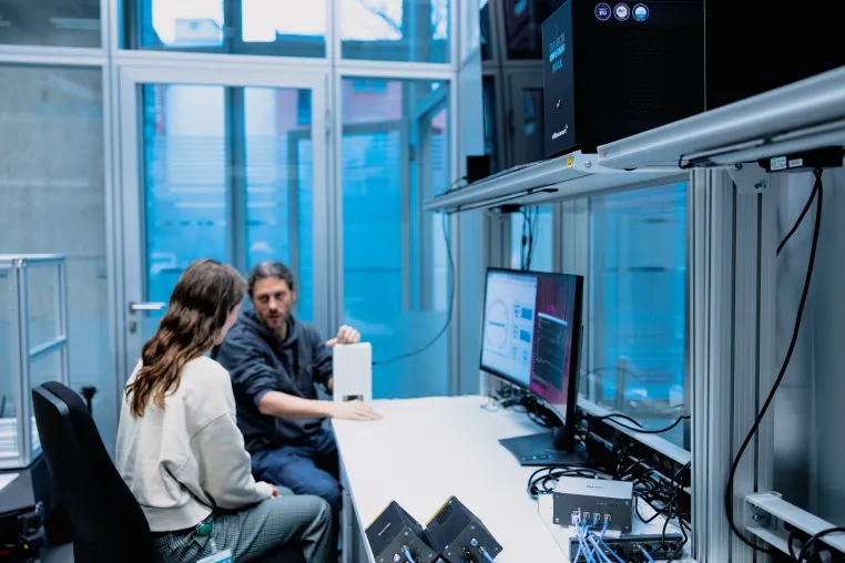Durchbruch für 5G und 6G: Fraunhofer HHI und Partner präsentieren weltweit ersten Open-Source-5G-FR2-MIMO-Demonstrator Bild: Durchbruch für 5G und 6G: Fraunhofer HHI und Partner präsentieren weltweit ersten Open-Source-5G-FR2-MIMO-Demonstrator