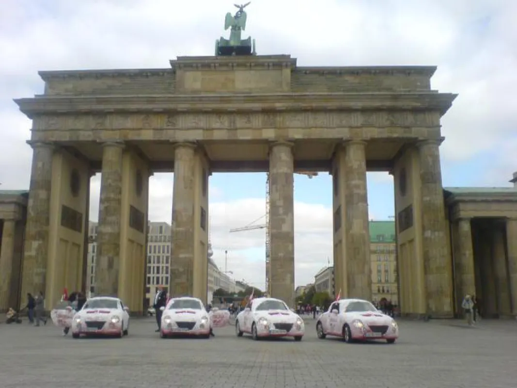 Vor dem Brandenburger Tor in Berlin