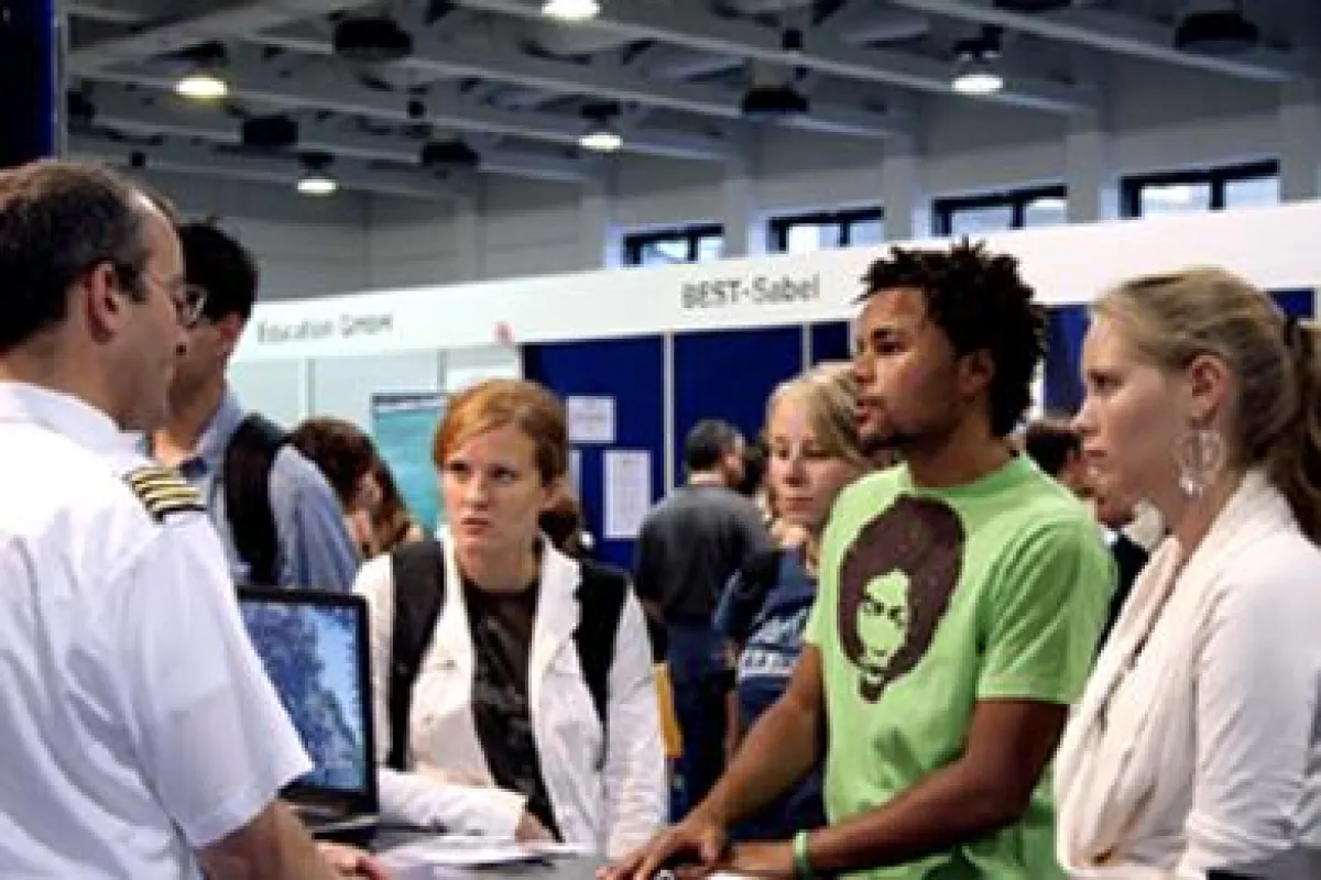 Beratungssituation am Messestand