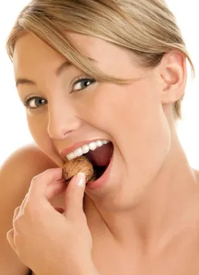 Bild: Bezahlbarer Zahnersatz – eine „harte Nuss“?...