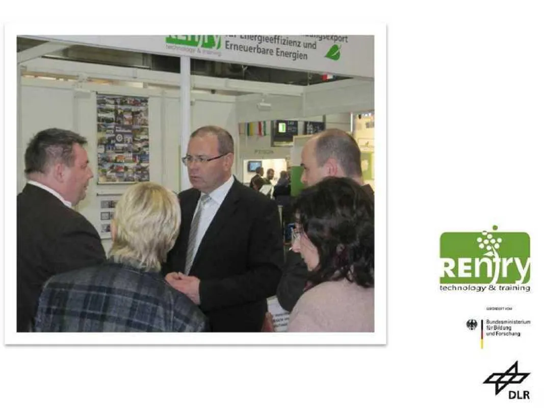 Uwe Albrecht, Bürgermeister für Wirtschaft und Arbeit der Stadt Leipzig (3. von links) am Messestand