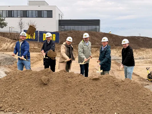 Bild: Spatenstich für “Coworking Attersee”: Rosenberger Telematics bringt geballte IT-Power in den Tower 