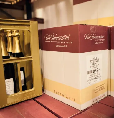 Bild: Vier Jahreszeiten Winzer eG und cab: 20 Jahre lang vereint durch Weinetikettierung