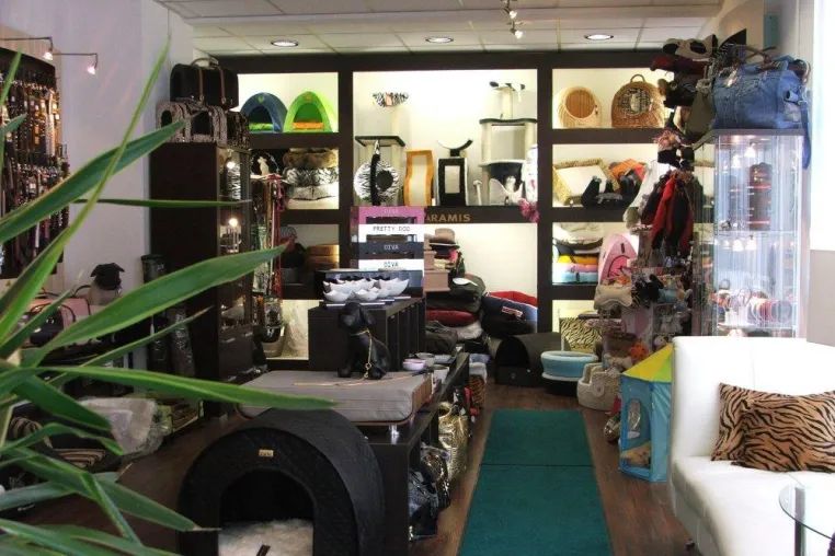 „By Aramis Dog and Cat“ eröffnet 1. Boutique für exklusive Accessoires für Hunde und Katzen in Thüringen Bild: „By Aramis Dog and Cat“ eröffnet 1. Boutique für exklusive Accessoires für Hunde und Katzen in Thüringen