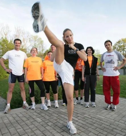 Lauf Dich fit mit Dr. Kick - Kostenloser HVB BKK Lauftreff für Jedermann startet in die fünfte Saison Bild: Lauf Dich fit mit Dr. Kick - Kostenloser HVB BKK Lauftreff für Jedermann startet in die fünfte Saison