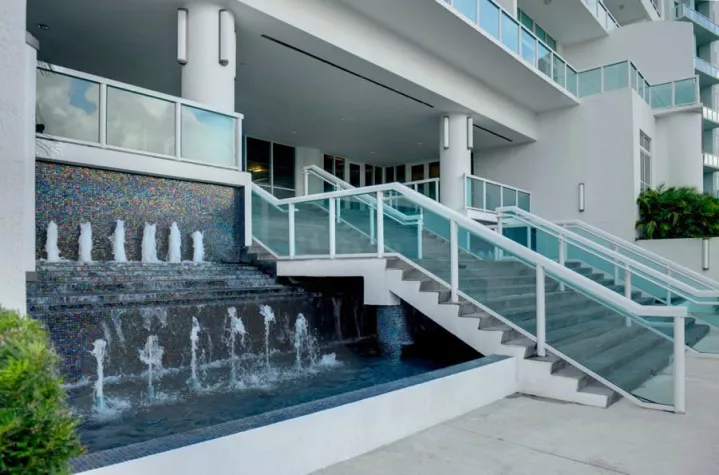 Bild: “In the Mood” in Miami - Ingrid-Johanna Koops - Nina Torres Fine Art