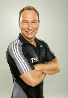 Bild: Weg mit dem Weihnachtsspeck - von Andreas Neichsner, Fitnesstrainer