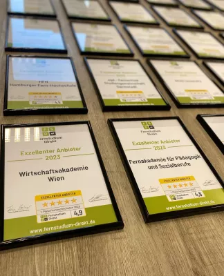 Bild: Vergleichsportal Fernstudium Direkt vergibt Gütesiegel "Ezellenter Anbieter 2023" an 35 Fernstudienanbieter