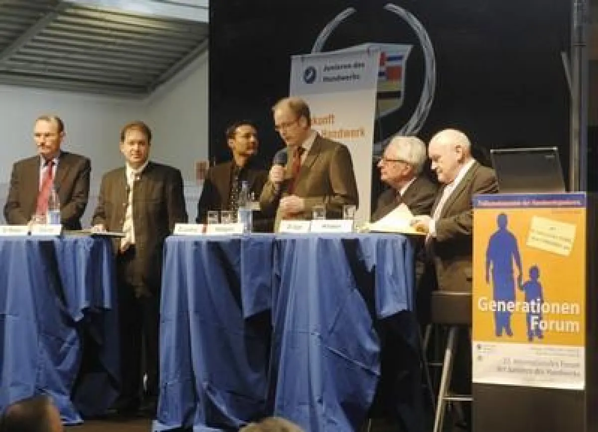 Podiumsdiskussion u.a. mit Hans-Jochen Vogel und Ernst Hinsken, MdB