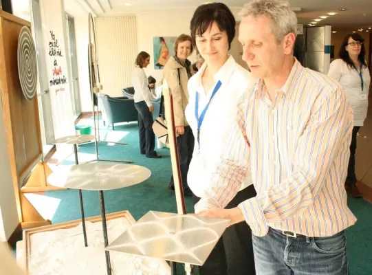 „Reha zum Anfassen“ beim Tag der offenen Tür im NRW Neurologisches Reha-Zentrum Wiesbaden Bild: „Reha zum Anfassen“ beim Tag der offenen Tür im NRW Neurologisches Reha-Zentrum Wiesbaden