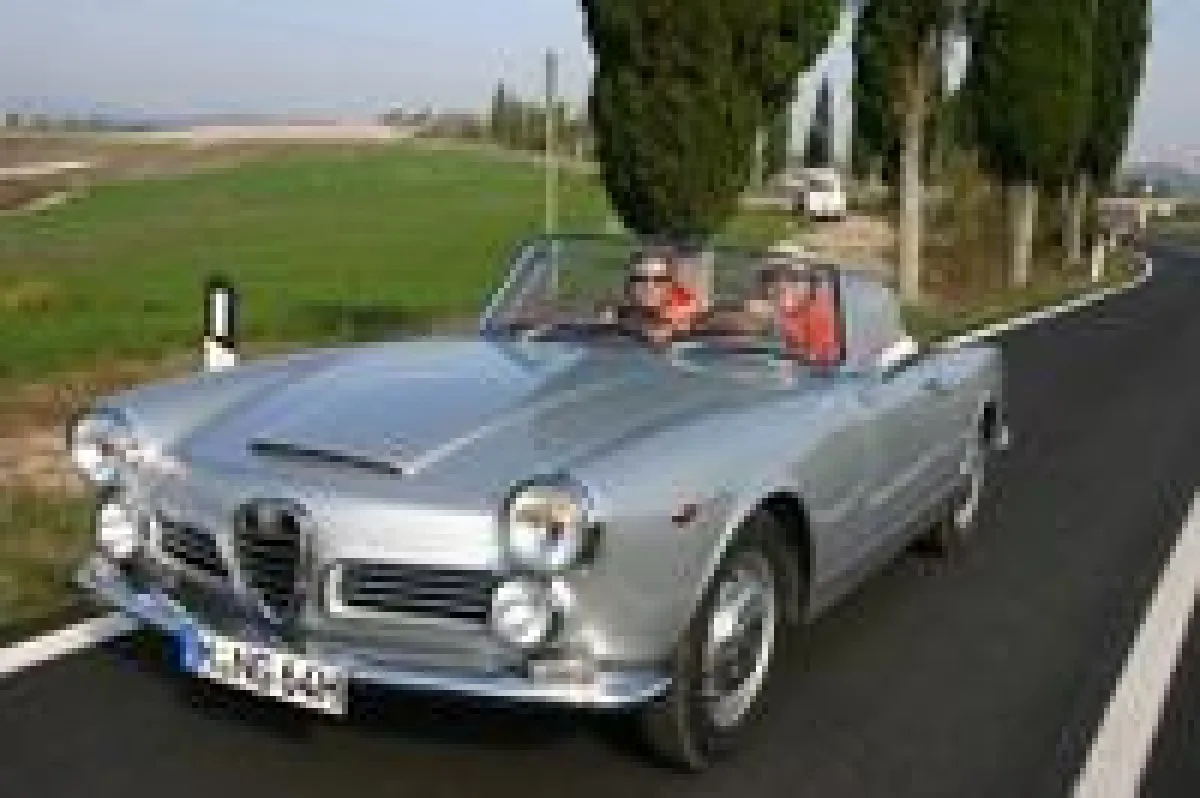 Reise im Oldtimer-Cabrio der 50er und 60er Jahre