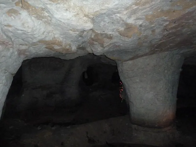 Bild: Deutschlands außergewöhnlichste Privathöhle wird am 13.04.2013 bei der Berliner Grundstücksauktion versteigert