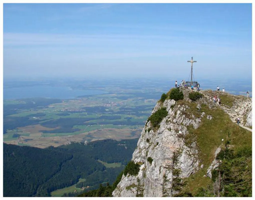 Seen, Berge und Schlösser ziehen Touristen aus aller Welt an die bayerischen Alpen.