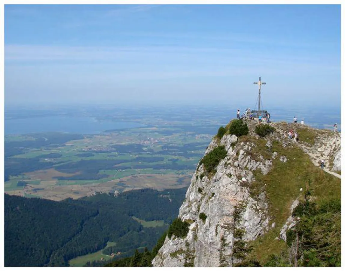 Seen, Berge und Schlösser ziehen Touristen aus aller Welt an die bayerischen Alpen.