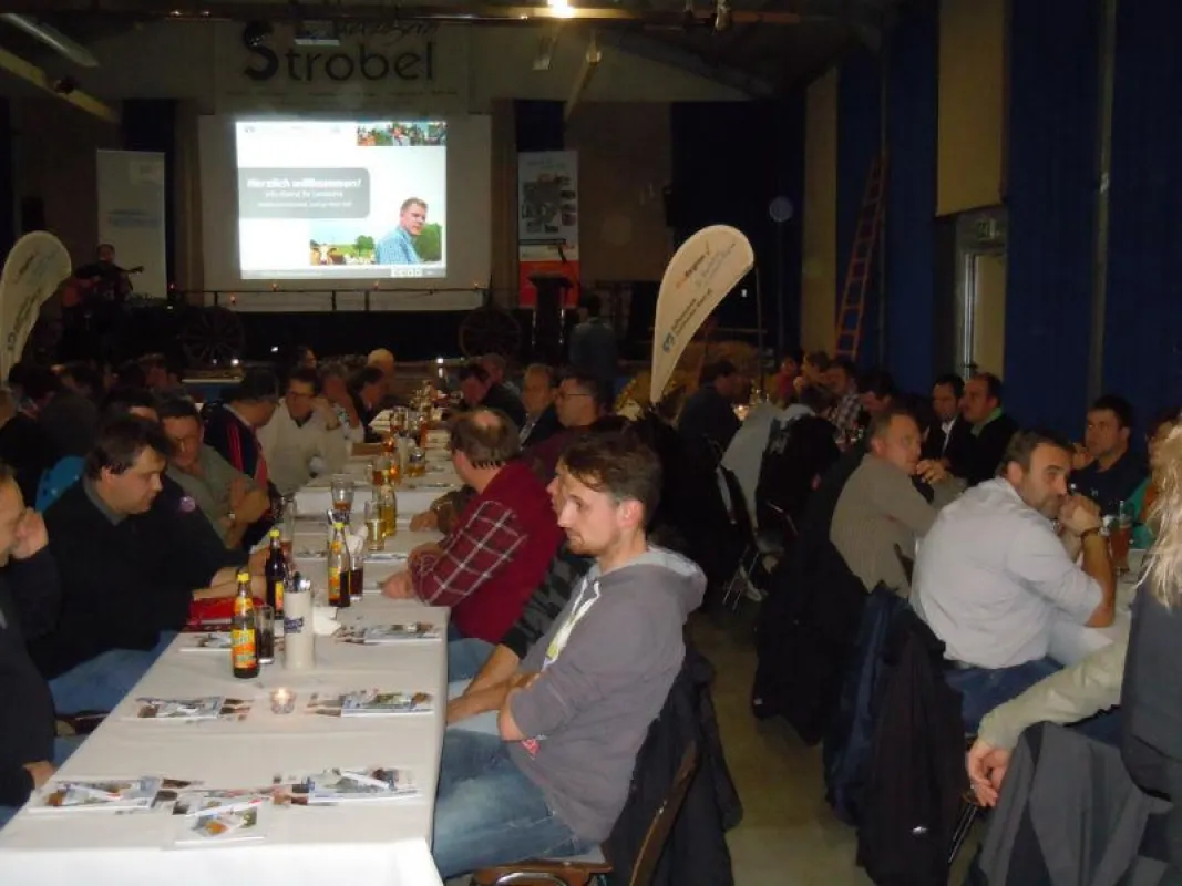 Voller Saal zur Info-Veranstaltung für Landwirte der Raiffeisenbank Hochfranken West eG am 18.11.201
