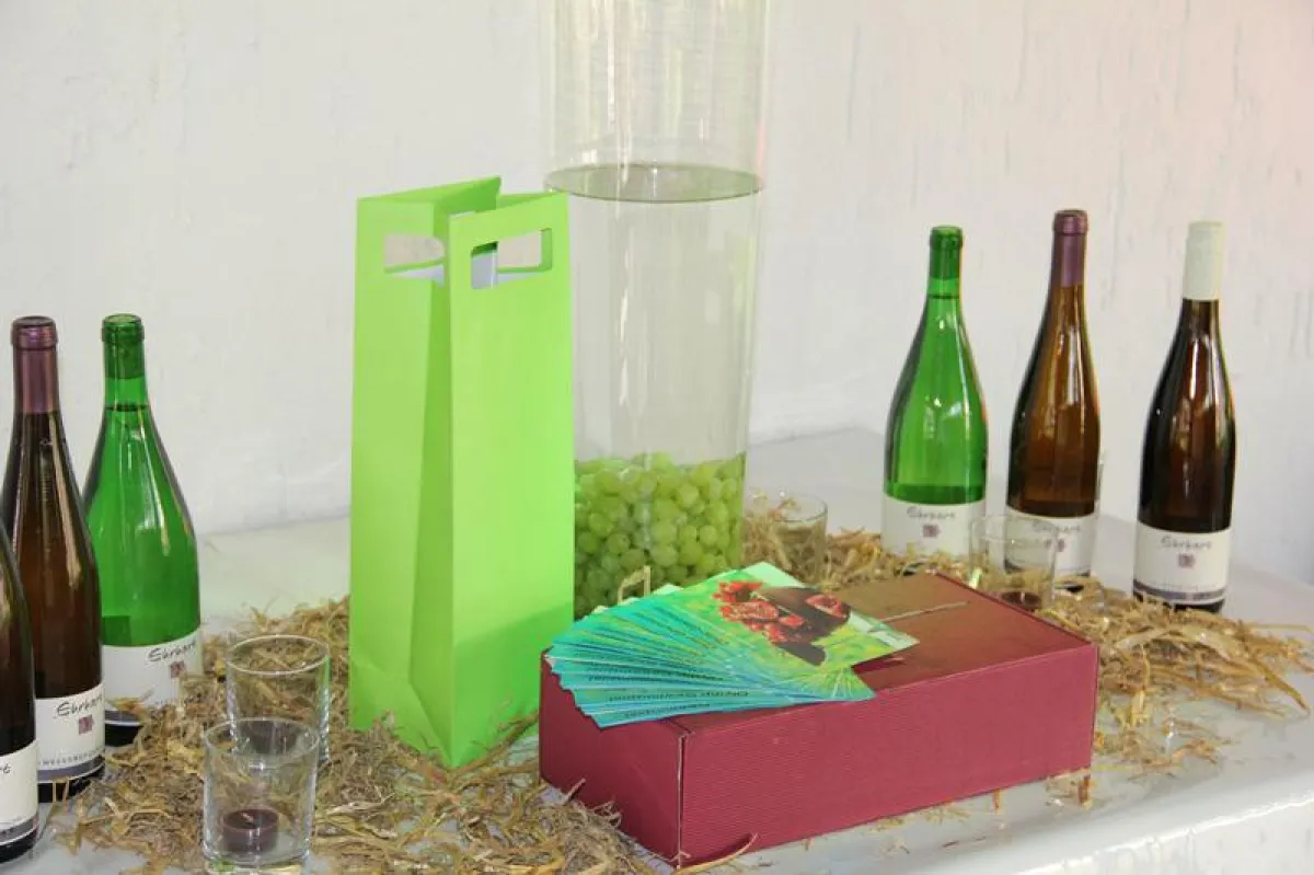 „Grundausstattung“ für das OLYMP-Weinfest (Foto: OLYMP, frei zur Veröffentlichung bei Namensnennung)