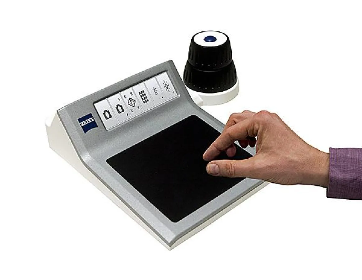 Kundenspezifische Geräteentwicklung für ein Digitalmikroskop (Copyright: Zeiss)