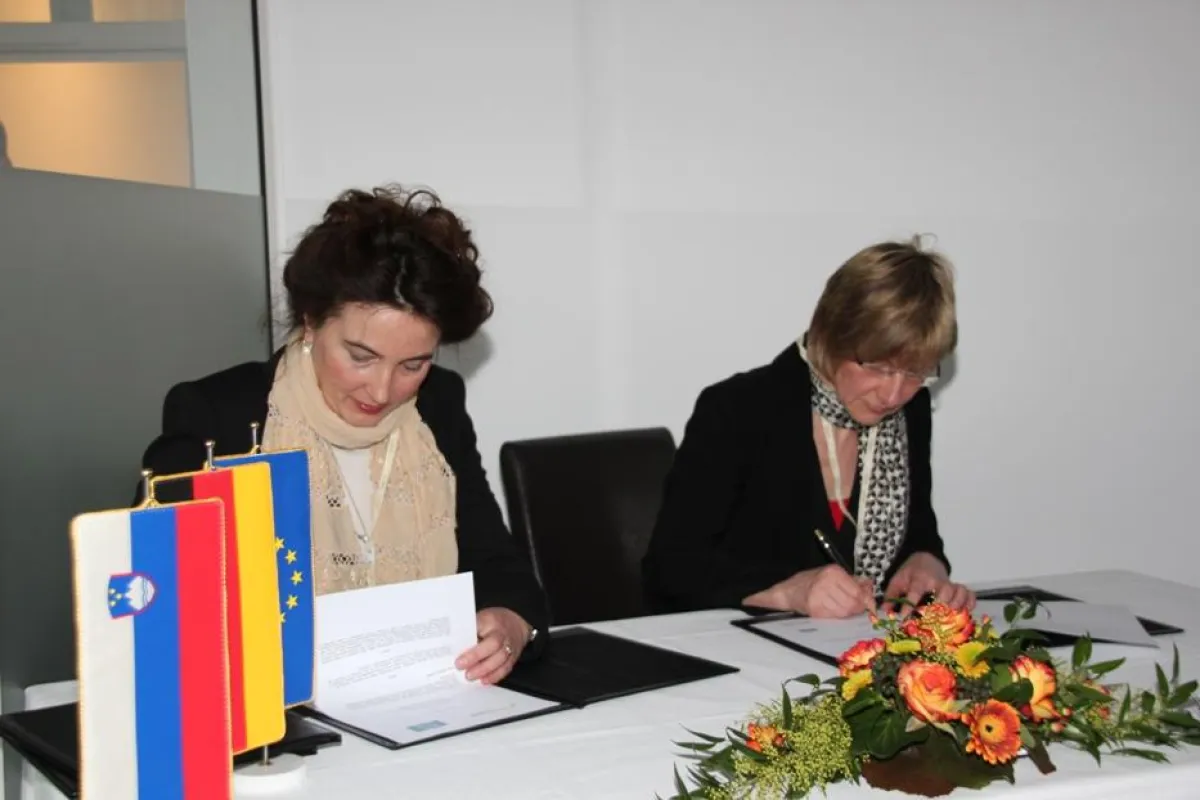 Unterzeichneten das Abkommen für die Kunststoffindustrie (von links nach rechts): Für Slowenien Darja Bo?tjan?i?, Chamber of Comme